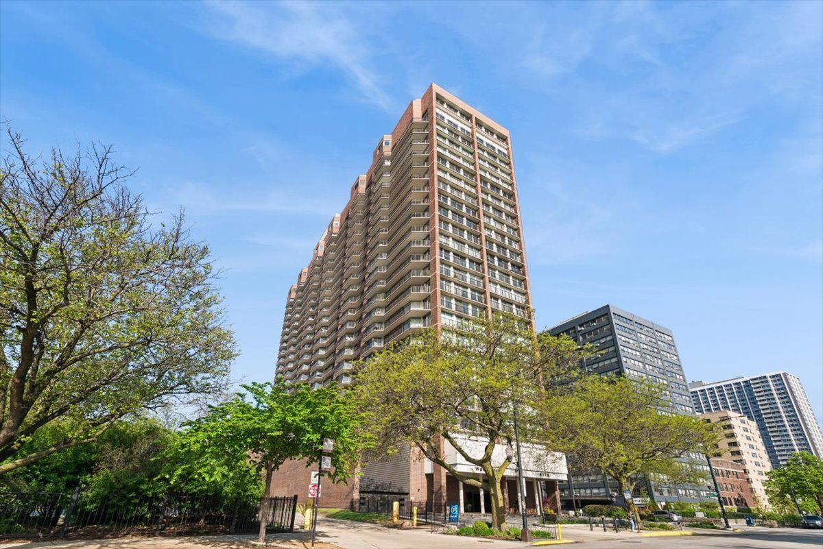 4170 Marine Drive, Chicago, IL 60613