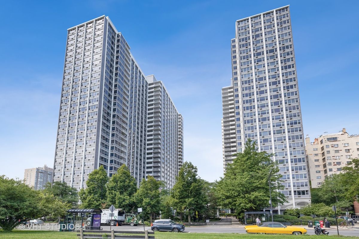 4250 Marine Drive, Chicago, IL 60613