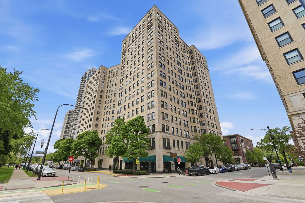 2000 Lincoln Park, Chicago, IL 60614