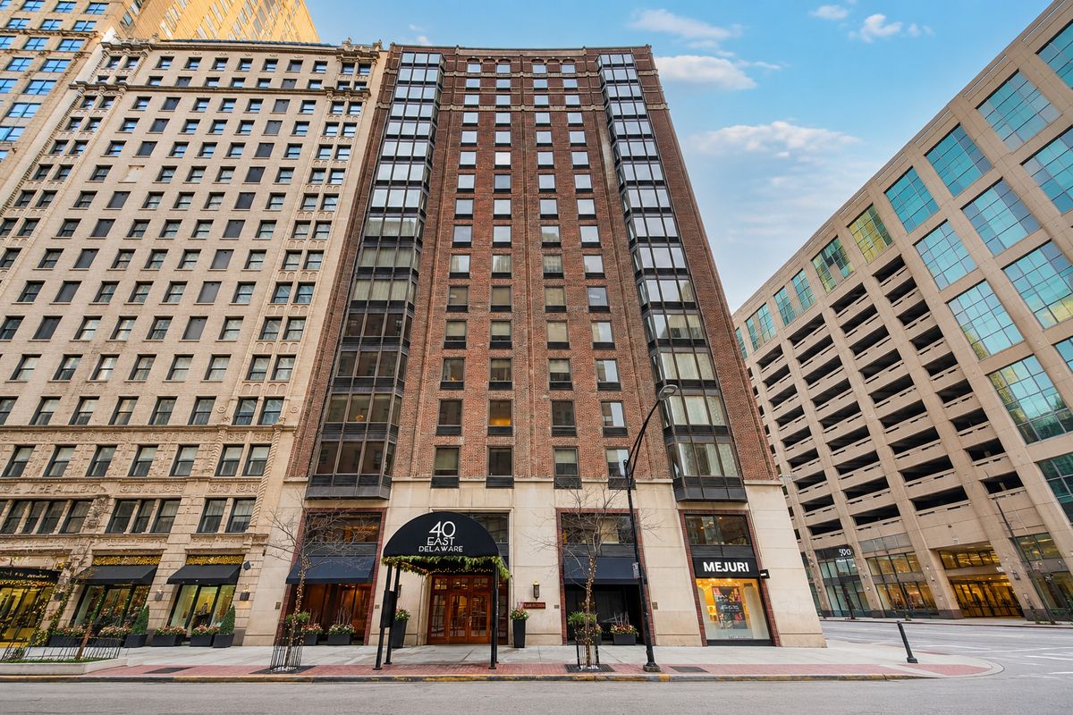 40 Delaware Place, Chicago, IL 60611