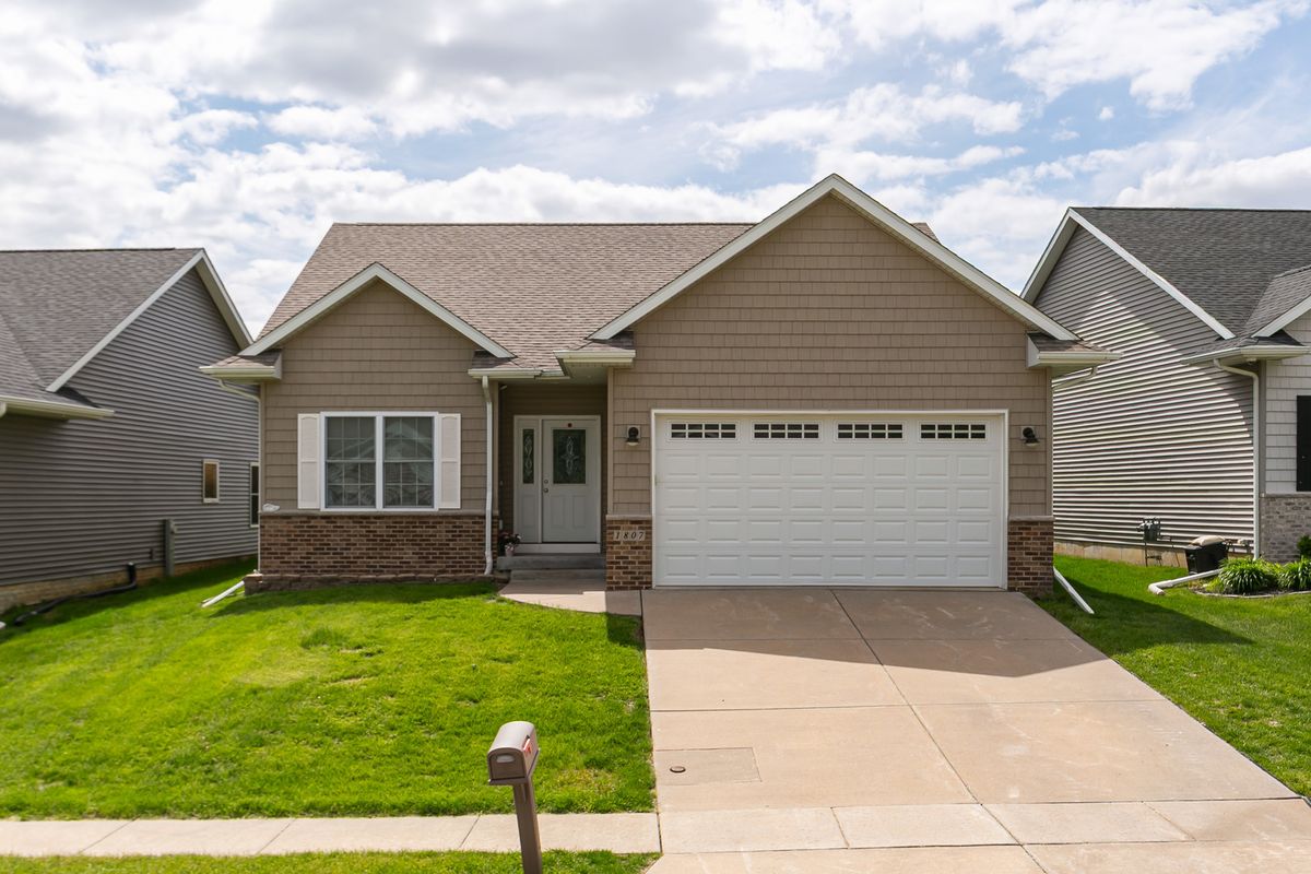 1807 75th Place, Davenport, IA 52806