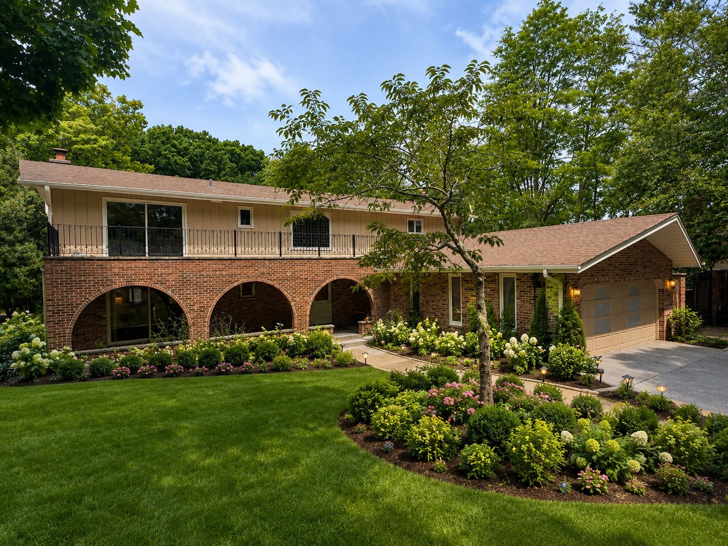 188 N BLOOMINGDALE Road — Bloomingdale, IL 60108