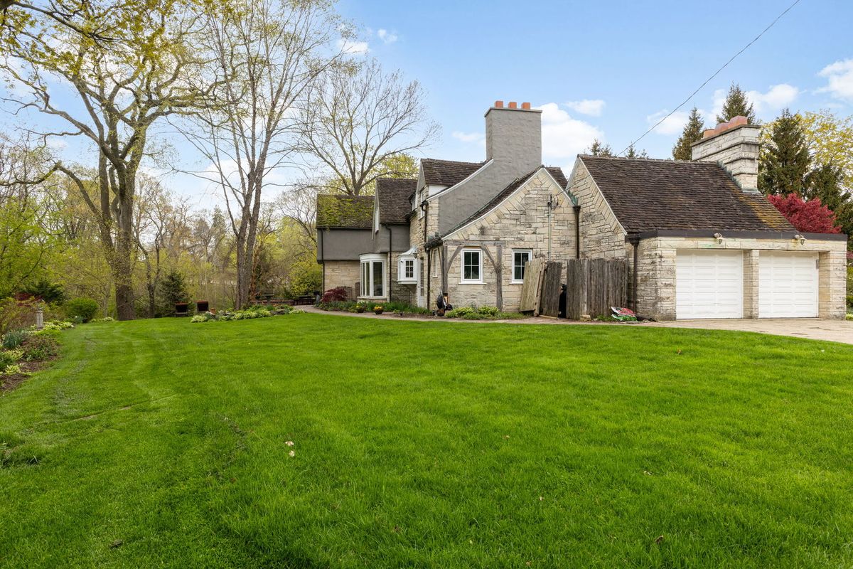 227 Miraflores Avenue, Waukegan, IL 60087