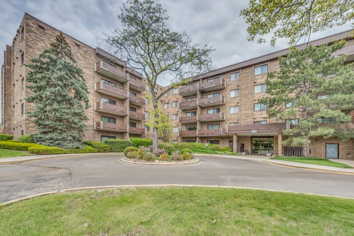 720 Wellington Avenue, Elk Grove Village, IL 60007