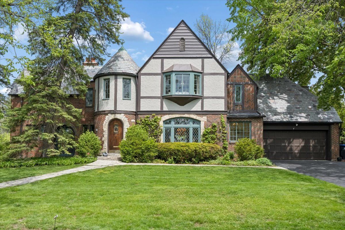 445 Sunset Lane — Glencoe, IL 60022