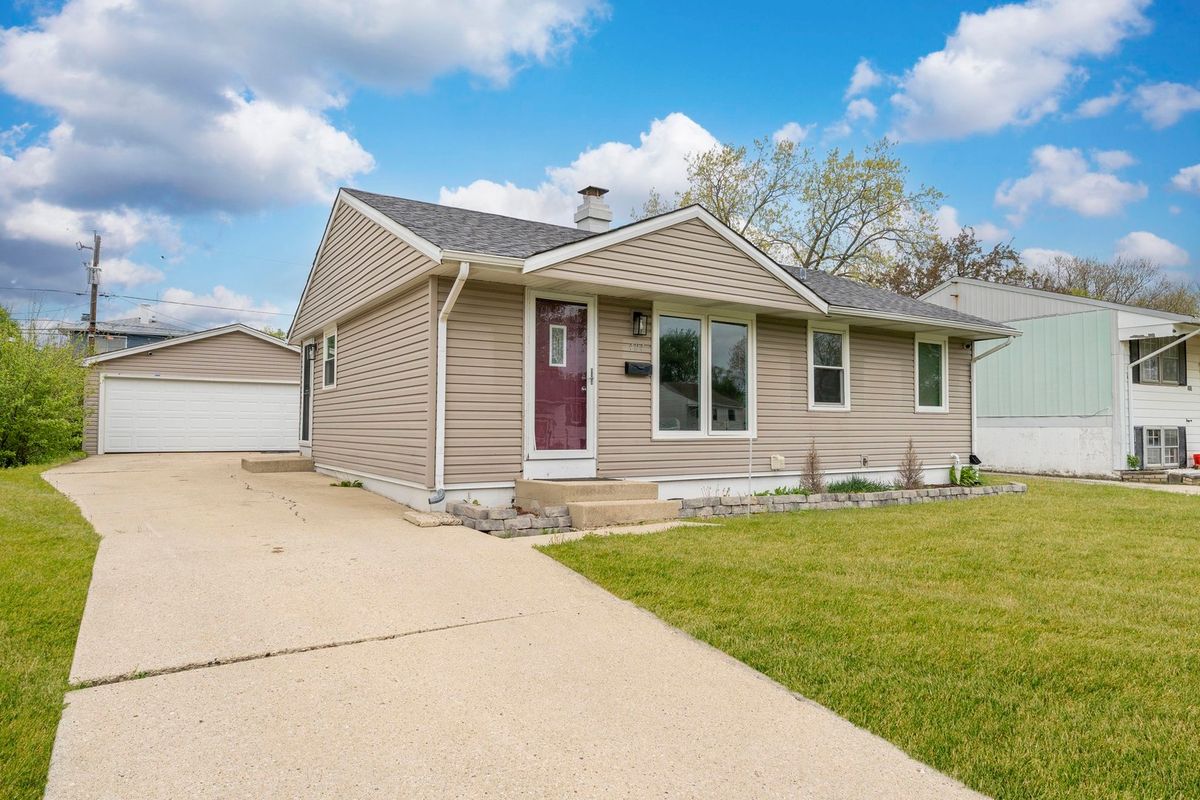 404 E Lincoln Avenue, Glendale Heights, IL 60139