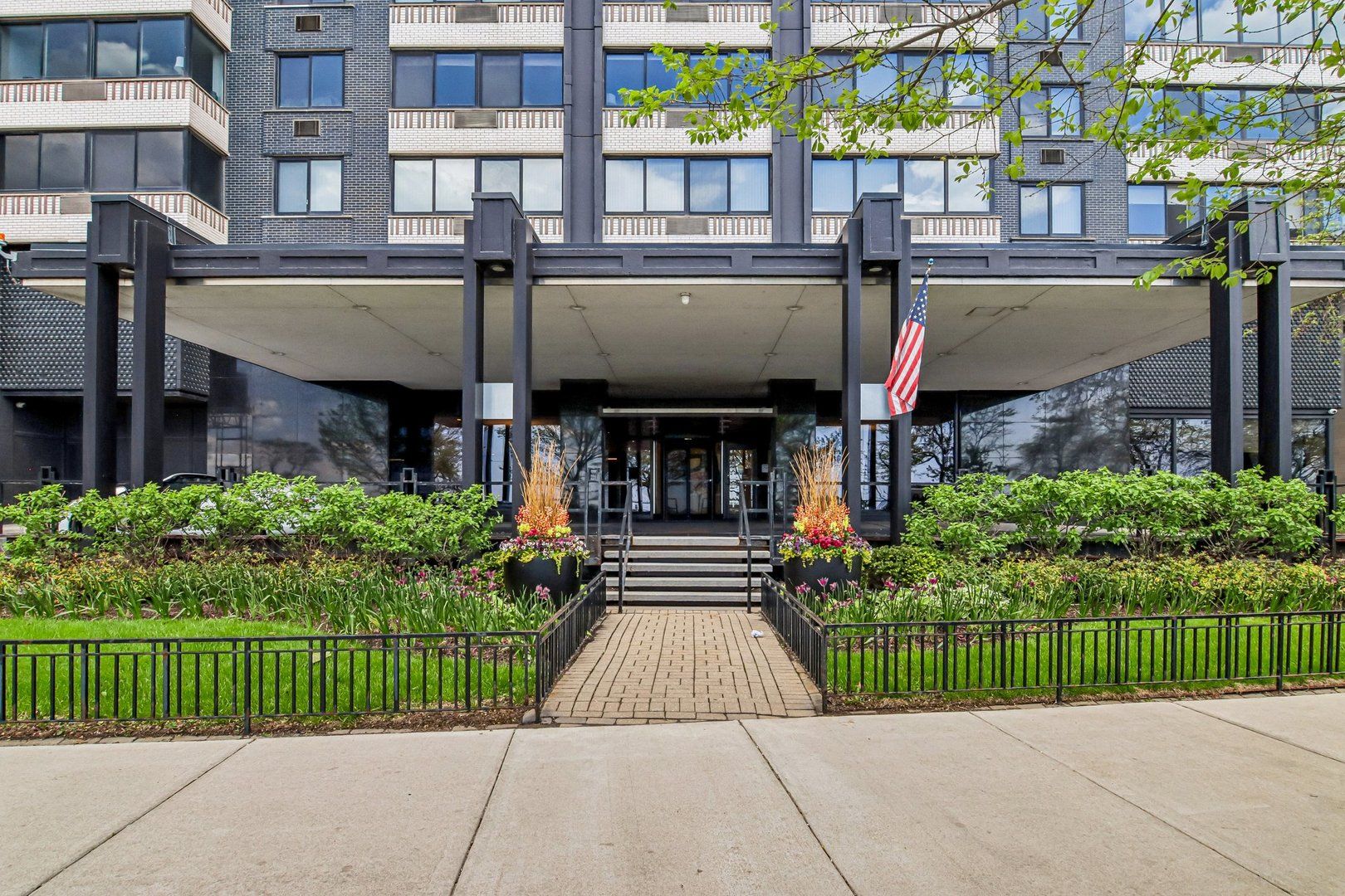 1440 N Lake Shore Drive #8B — Chicago, IL 60610