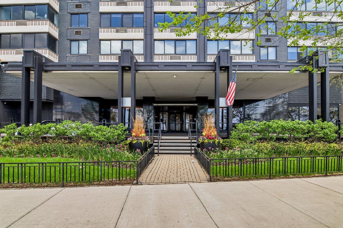 1440 Lake Shore Drive, Chicago, IL 60610