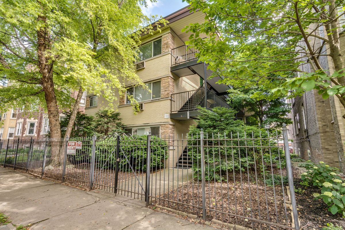 2645 Carmen Avenue, Chicago, IL 60625
