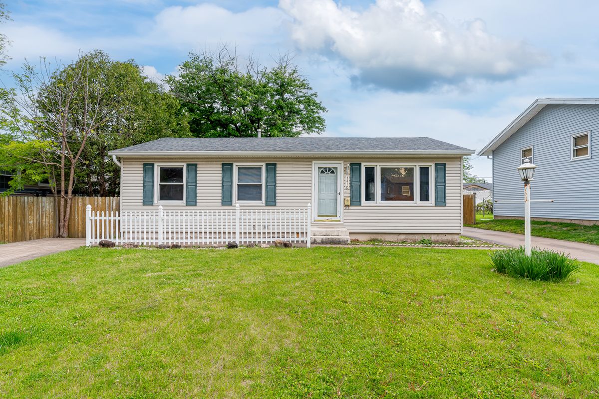 3410 Greenbrier Drive, Bettendorf, IA 52722