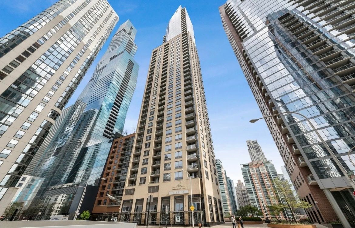 420 WATERSIDE Drive, Chicago, IL 60601