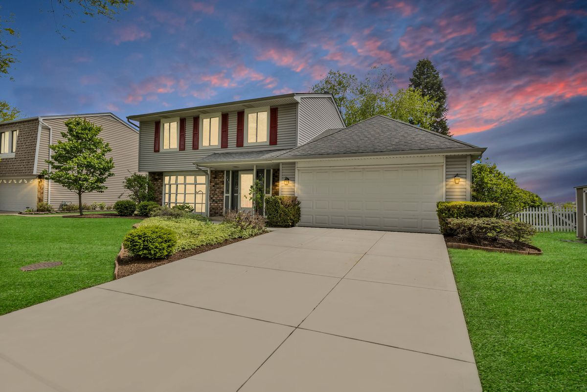 745 Quincy Drive, Roselle, IL 60172