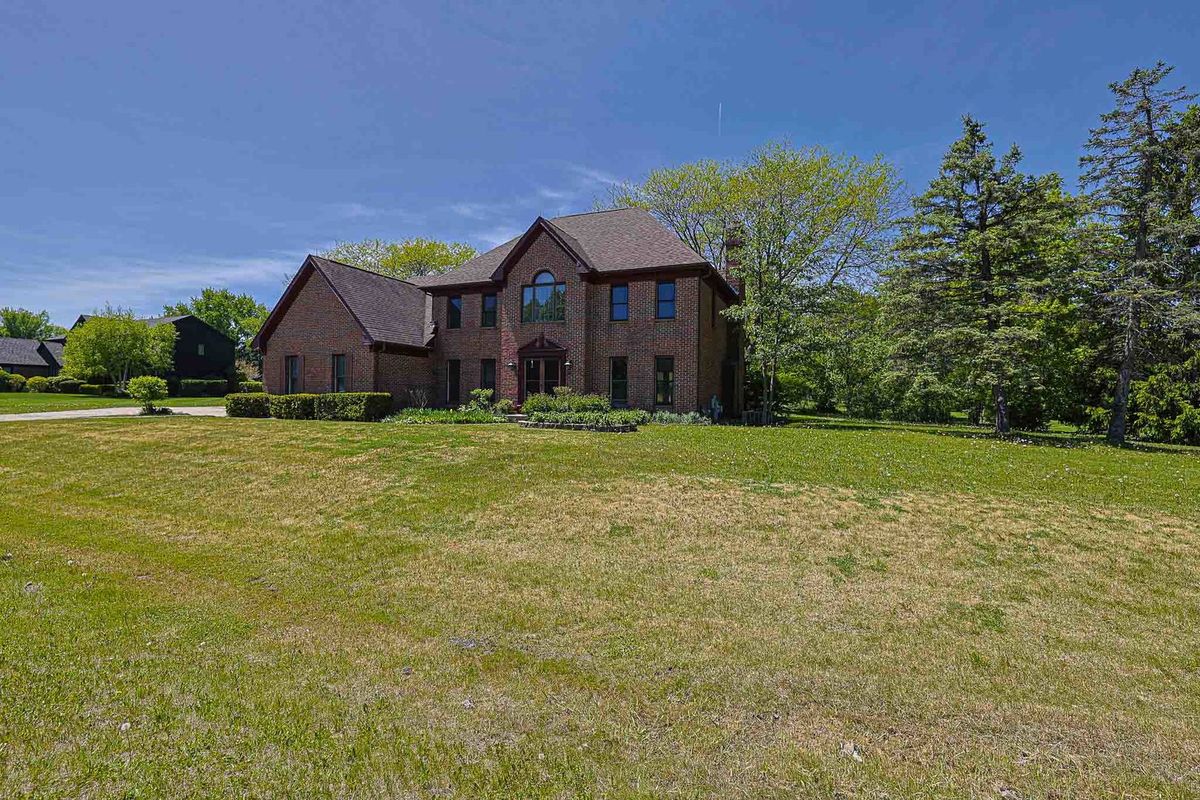 37 Mark Drive, Hawthorn Woods, IL 60047