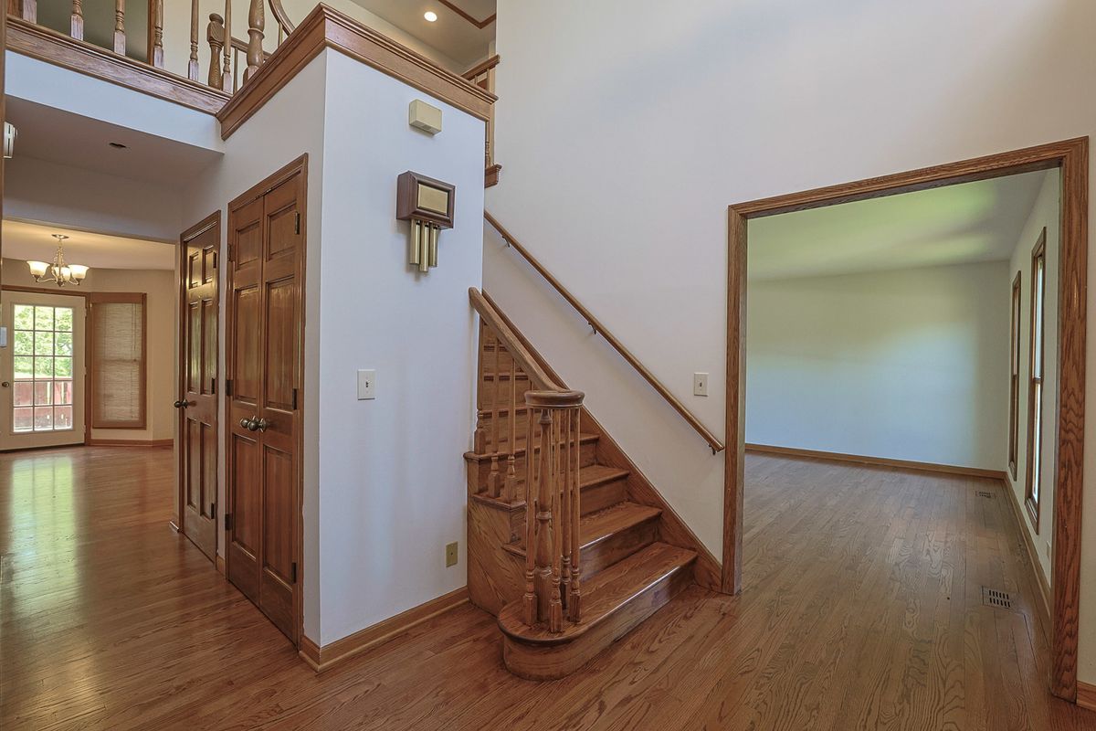 37 Mark Drive, Hawthorn Woods, IL 60047