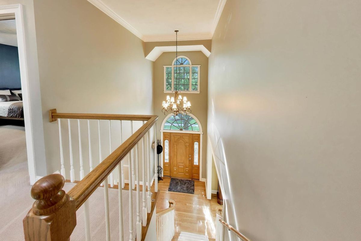 906 Secretariat Court, St. Charles, IL 60174
