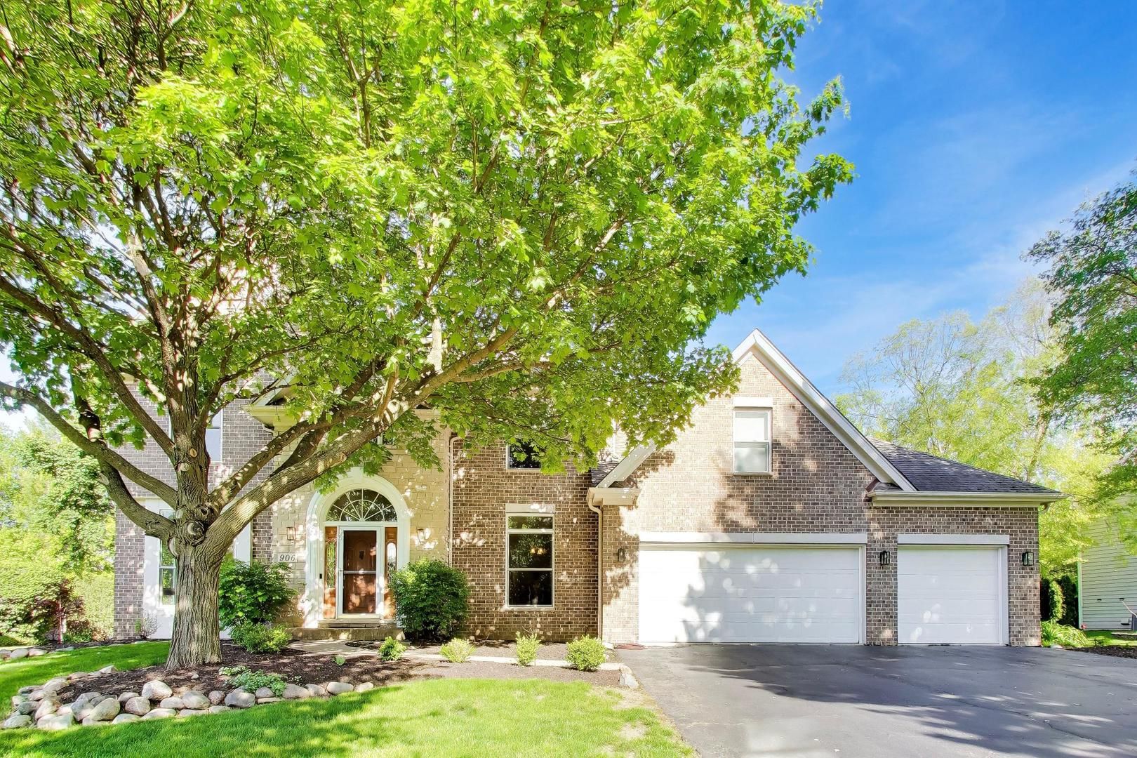 906 Secretariat Court — St. Charles, IL 60174