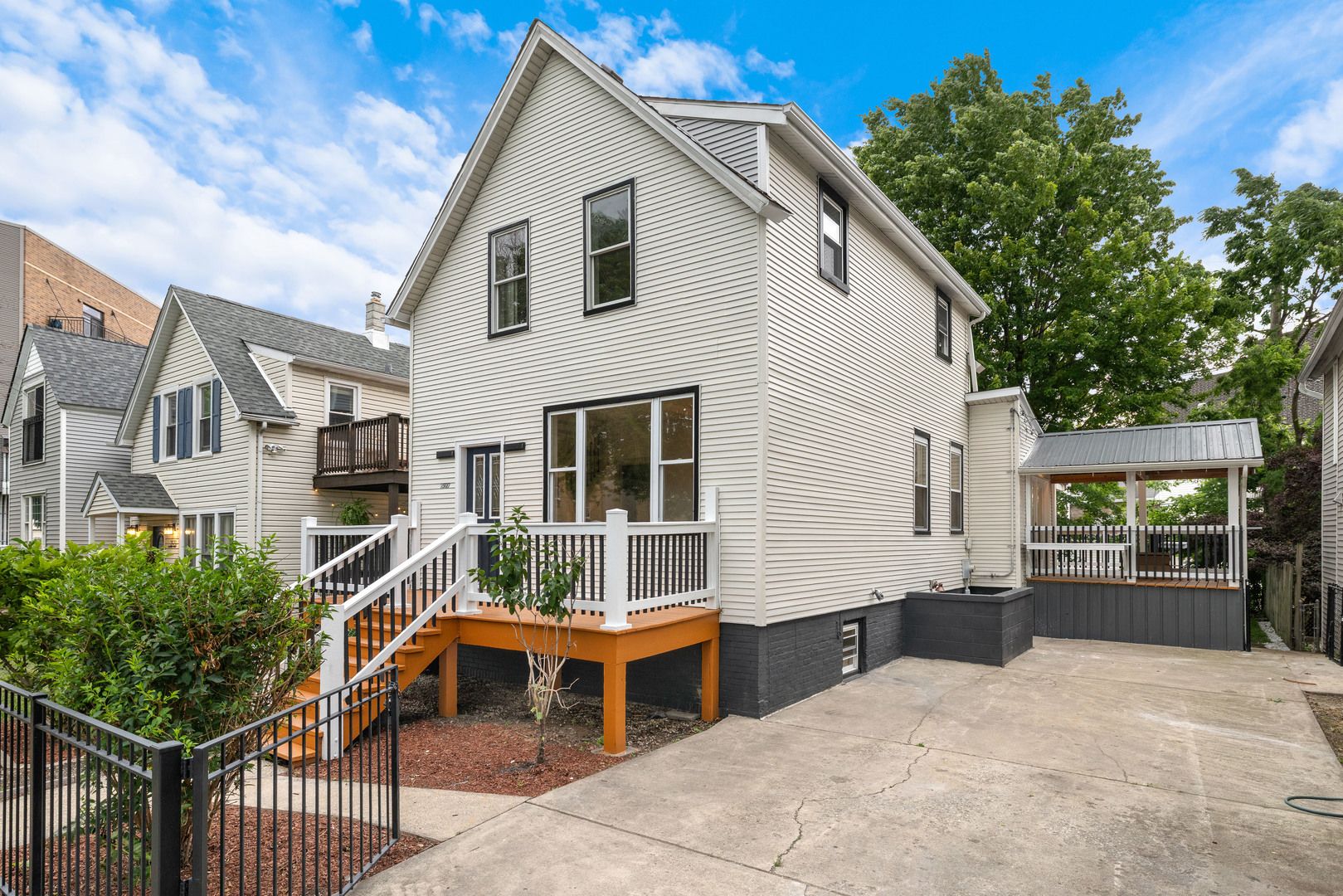 2927 N Rockwell Street — Chicago, IL 60618