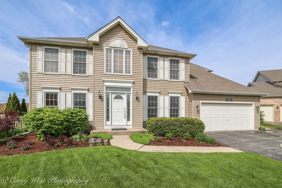 1213 Paddock Court, Aurora, IL 60502
