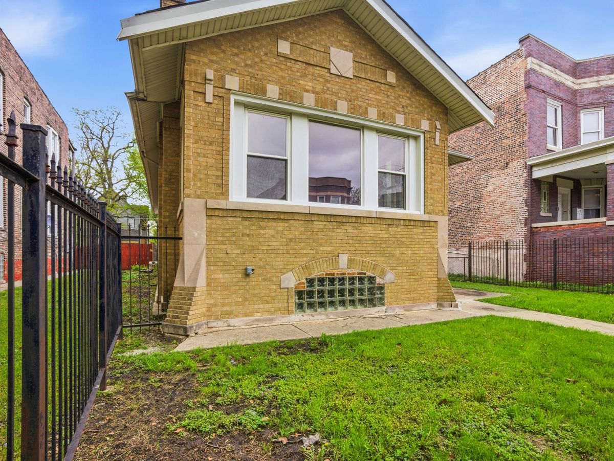 7815 Emerald Avenue, Chicago, IL 60620