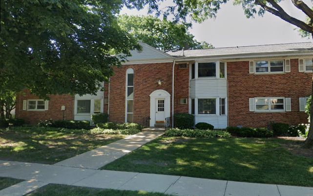 527 W Eastman Street #1c — Arlington Heights, IL 60005