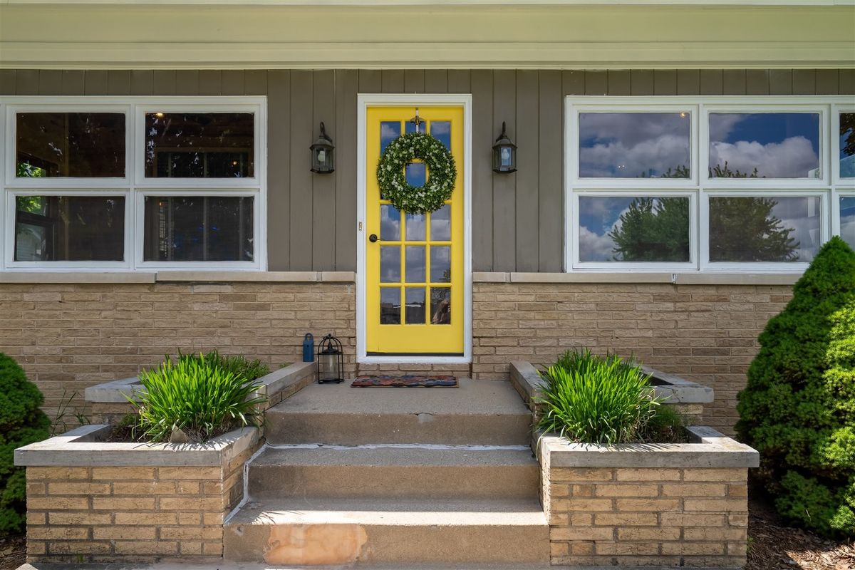 405 N Franklin Street, Roanoke, IL 61561