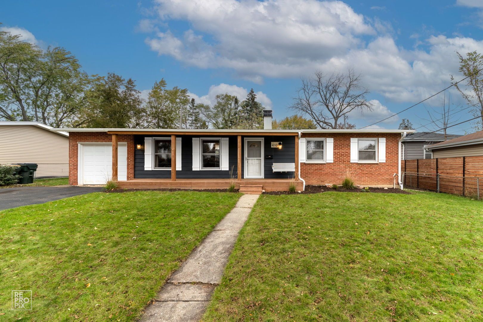 410 E North Shore Drive — Mundelein, IL 60060