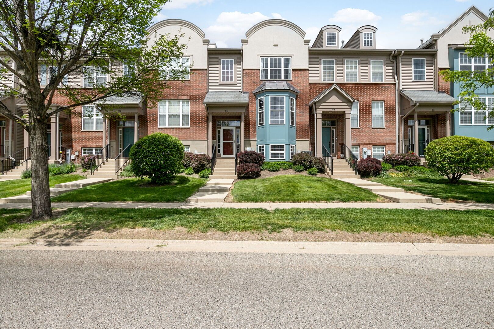 98 Village Station Lane — Grayslake, IL 60030