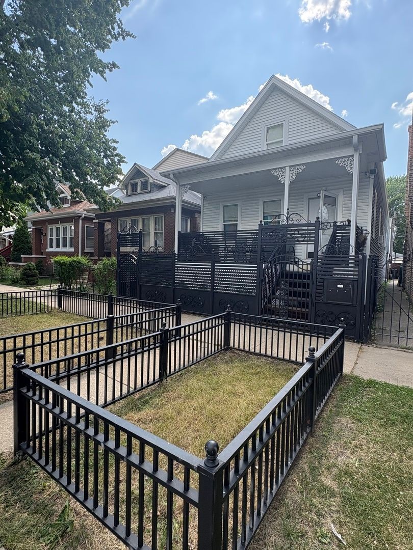2052 La Crosse Avenue, Chicago, IL 60639