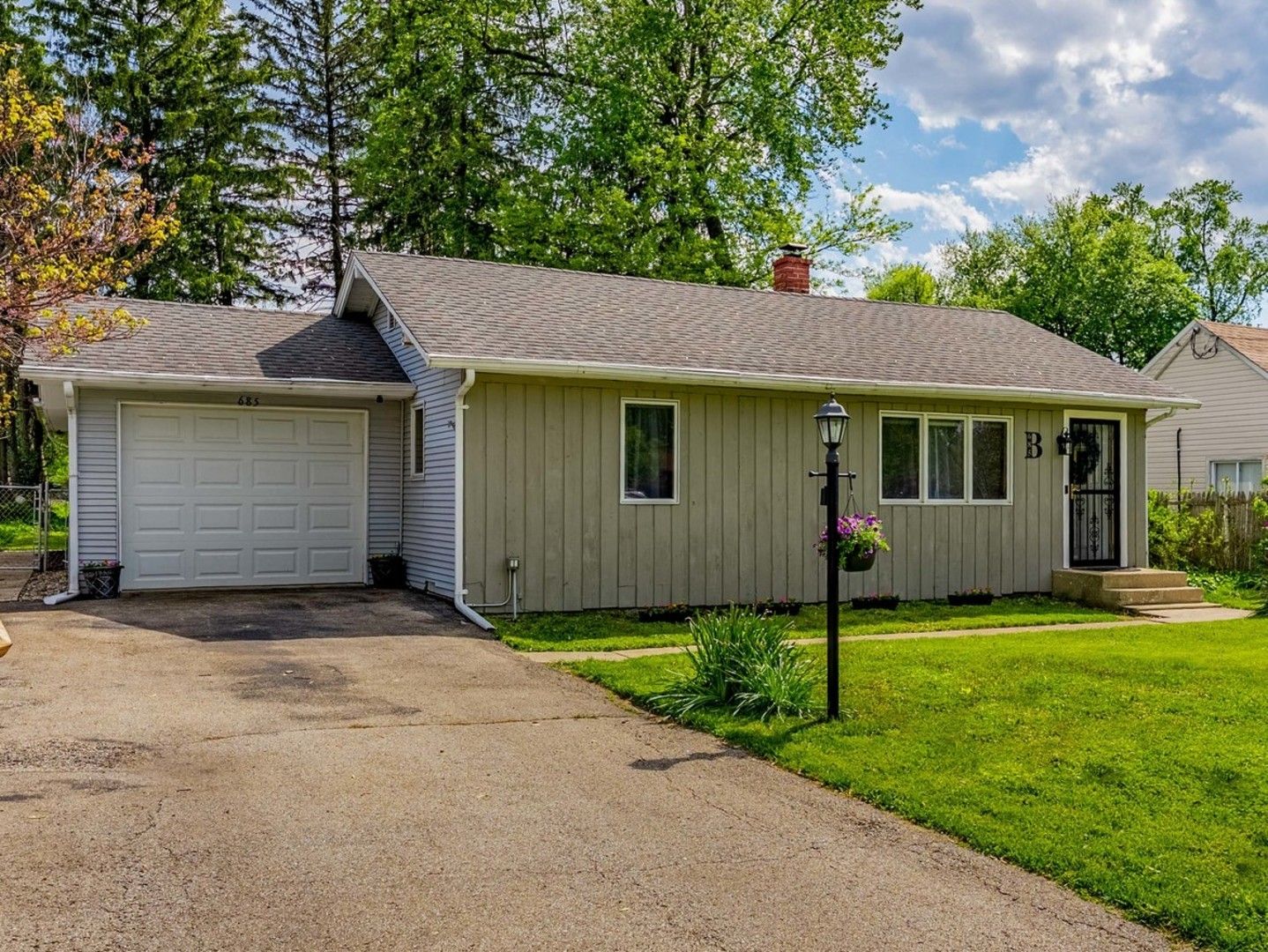 17W685 Lorraine Avenue — Addison, IL 60101
