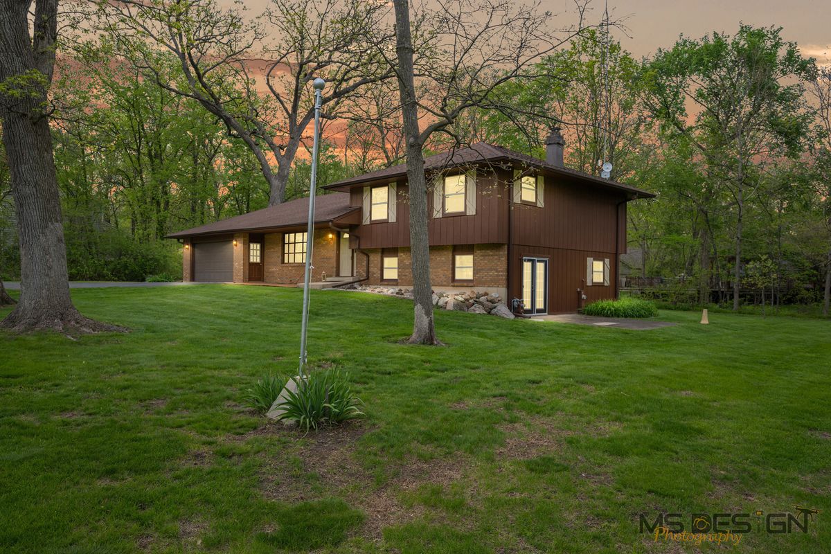 12725 Ellen Drive, Genoa, IL 60135