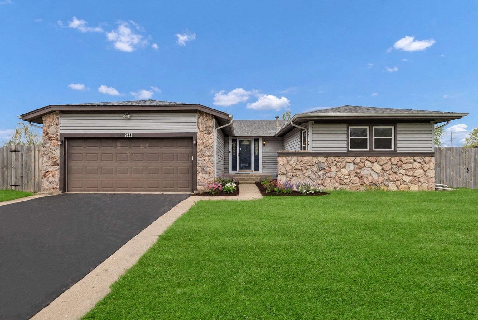 944 Richmond Court — Elk Grove Village, IL 60007