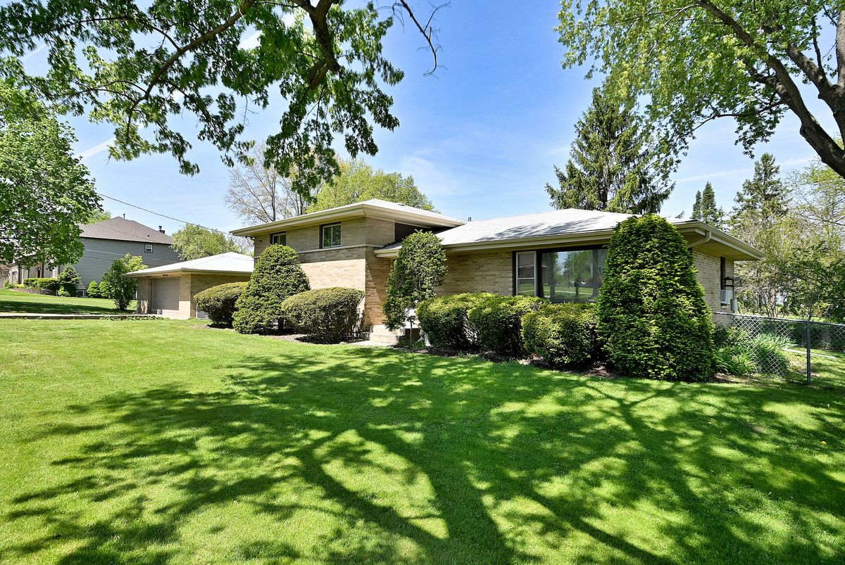 1030 Kenilworth Avenue, Palatine, IL 60067