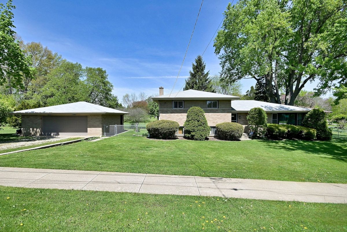 1030 Kenilworth Avenue, Palatine, IL 60067