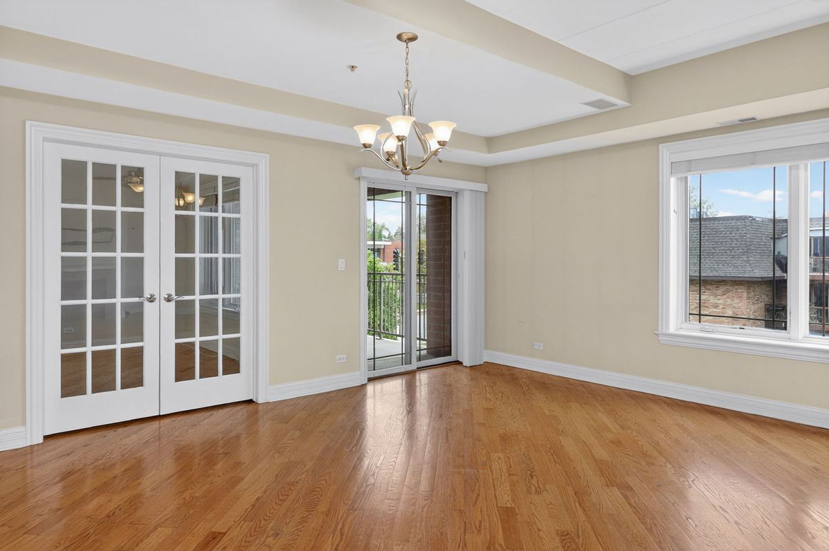 417 N Cass Avenue #3A, Westmont, IL 60559