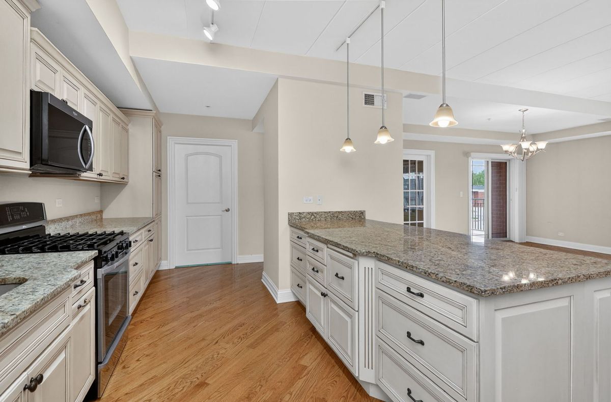 417 N Cass Avenue #3A, Westmont, IL 60559