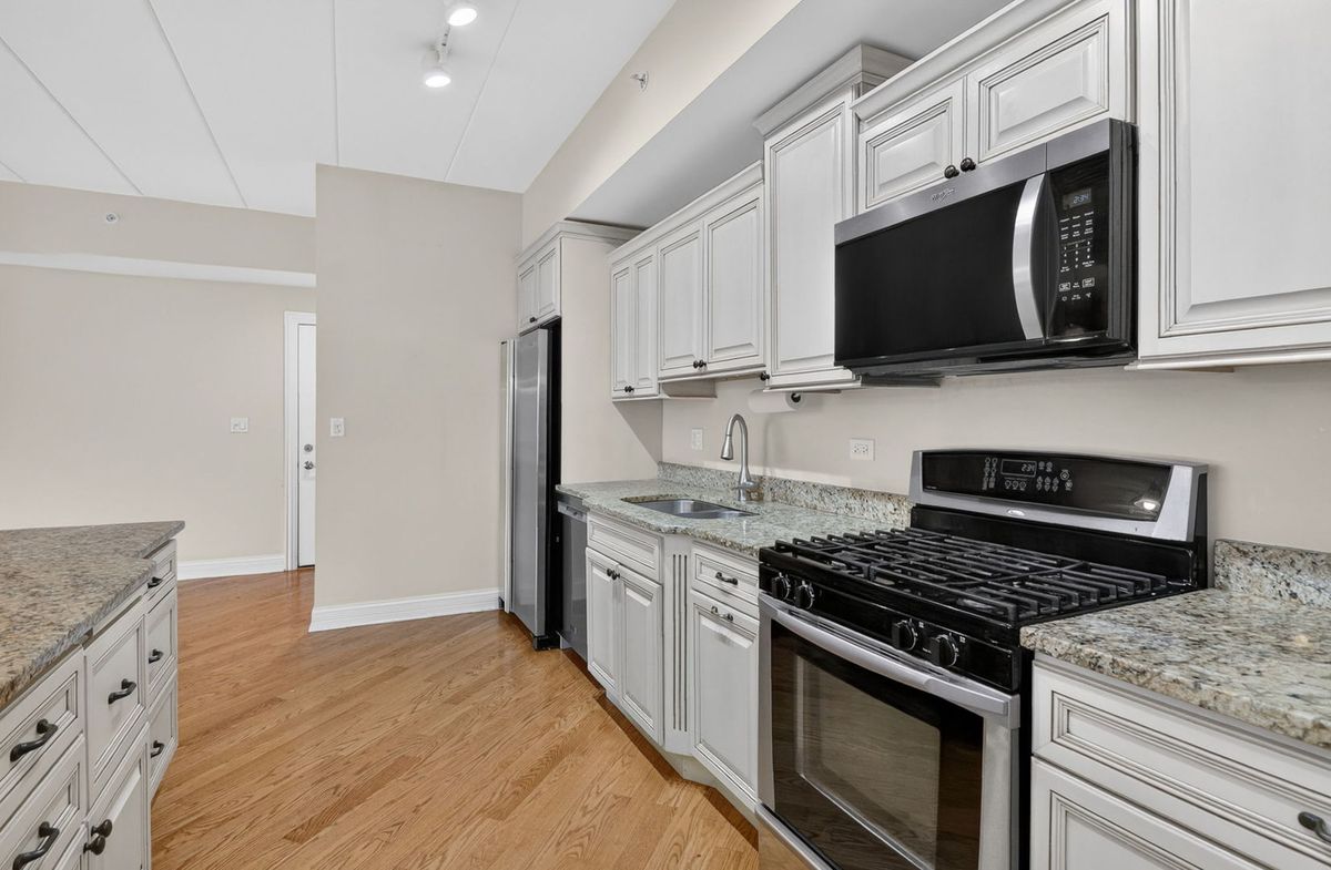 417 N Cass Avenue #3A, Westmont, IL 60559