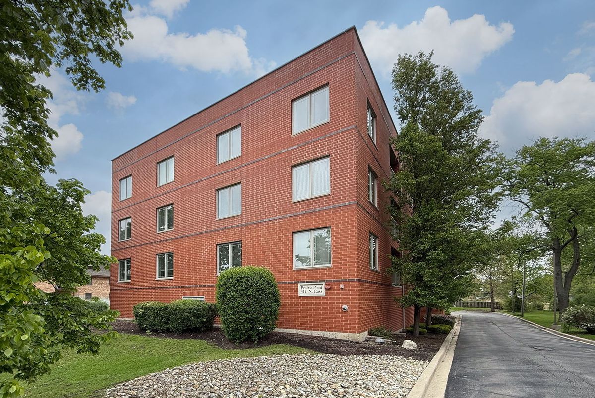 417 N Cass Avenue #3A, Westmont, IL 60559
