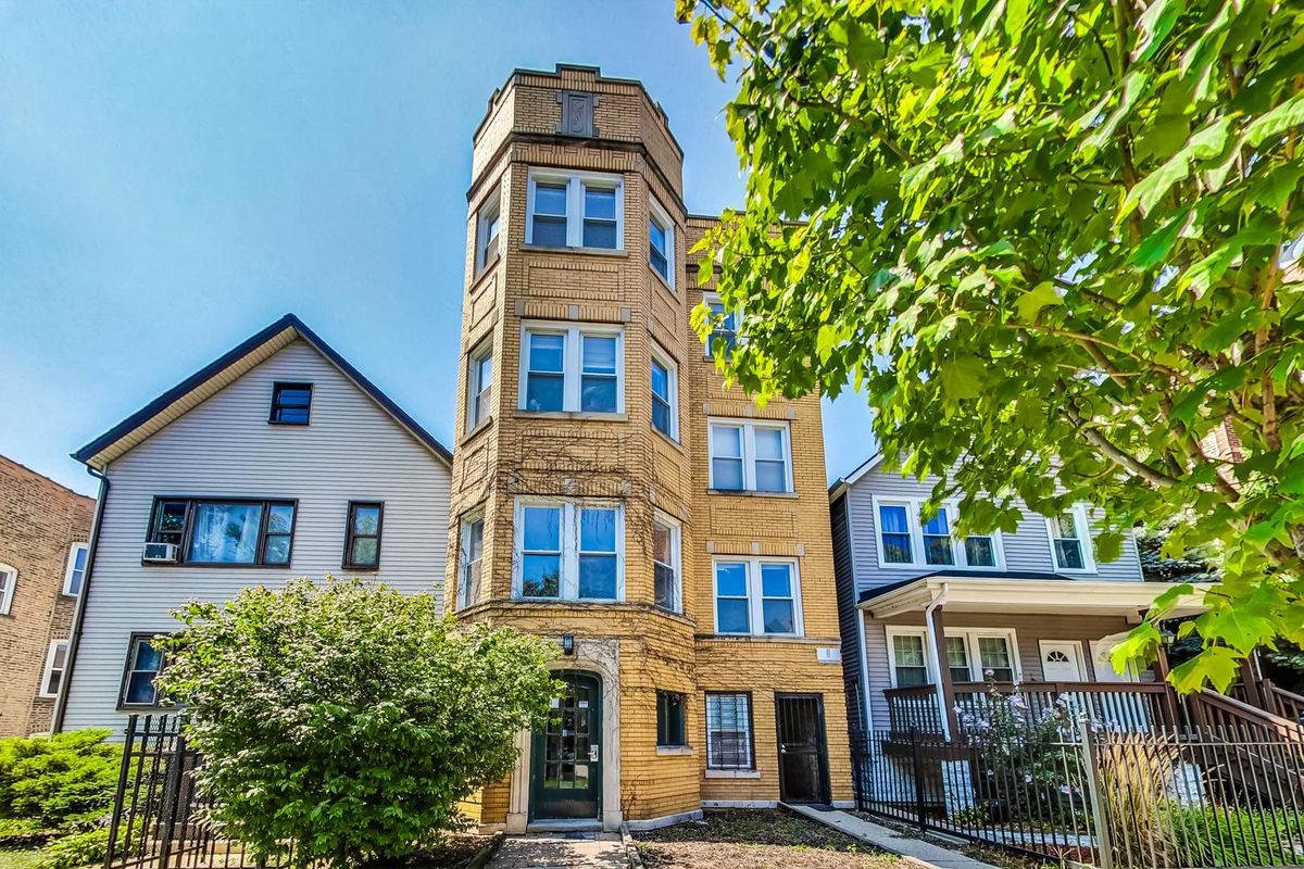2444 Campbell Avenue, Chicago, IL 60647
