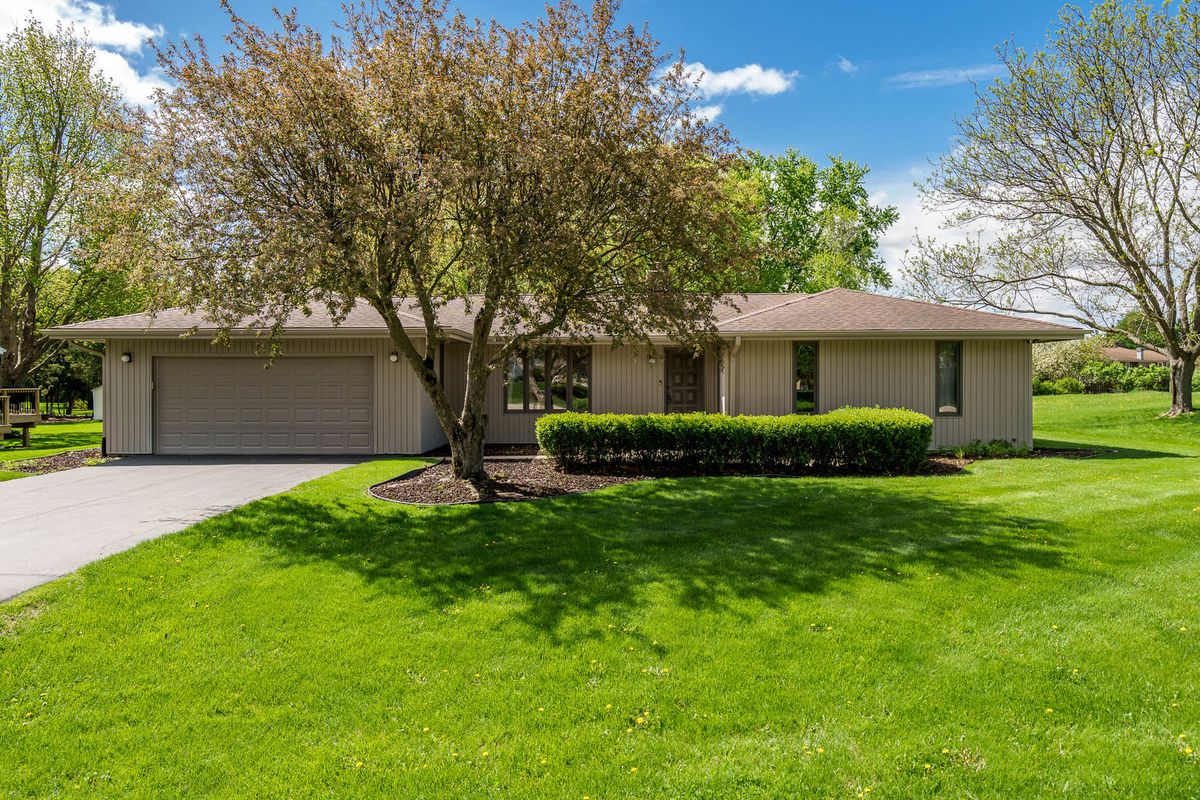 11891 Tresemer Road, Roscoe, IL 61073
