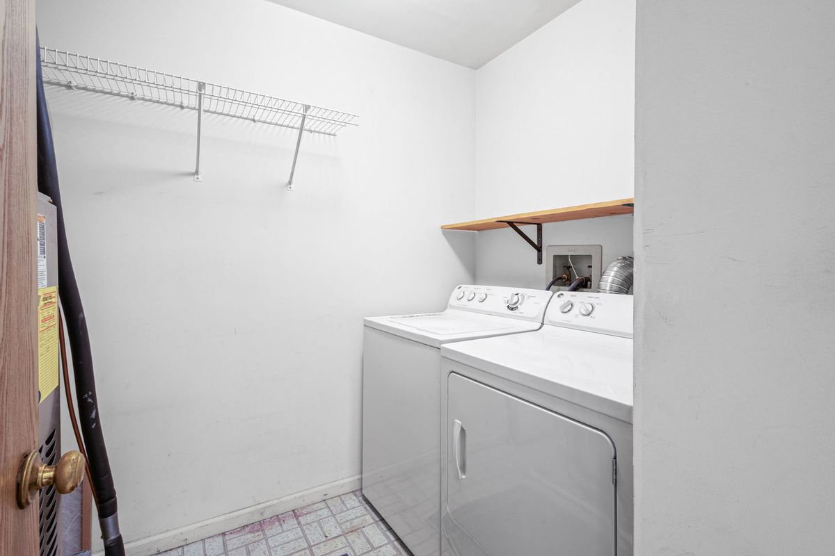 1194 Ballantrae Place #B, Mundelein, IL 60060