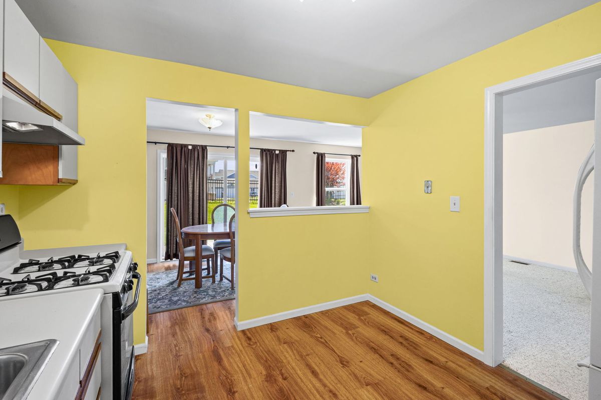 1194 Ballantrae Place #B, Mundelein, IL 60060
