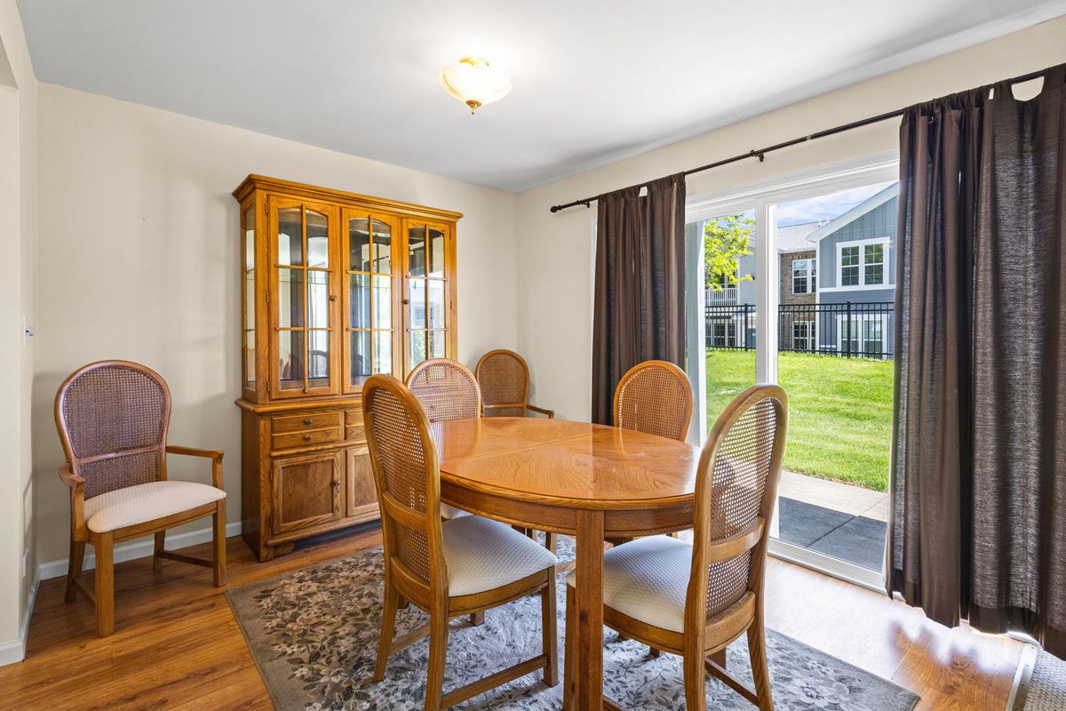 1194 Ballantrae Place #B, Mundelein, IL 60060