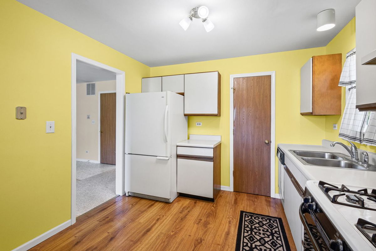 1194 Ballantrae Place #B, Mundelein, IL 60060