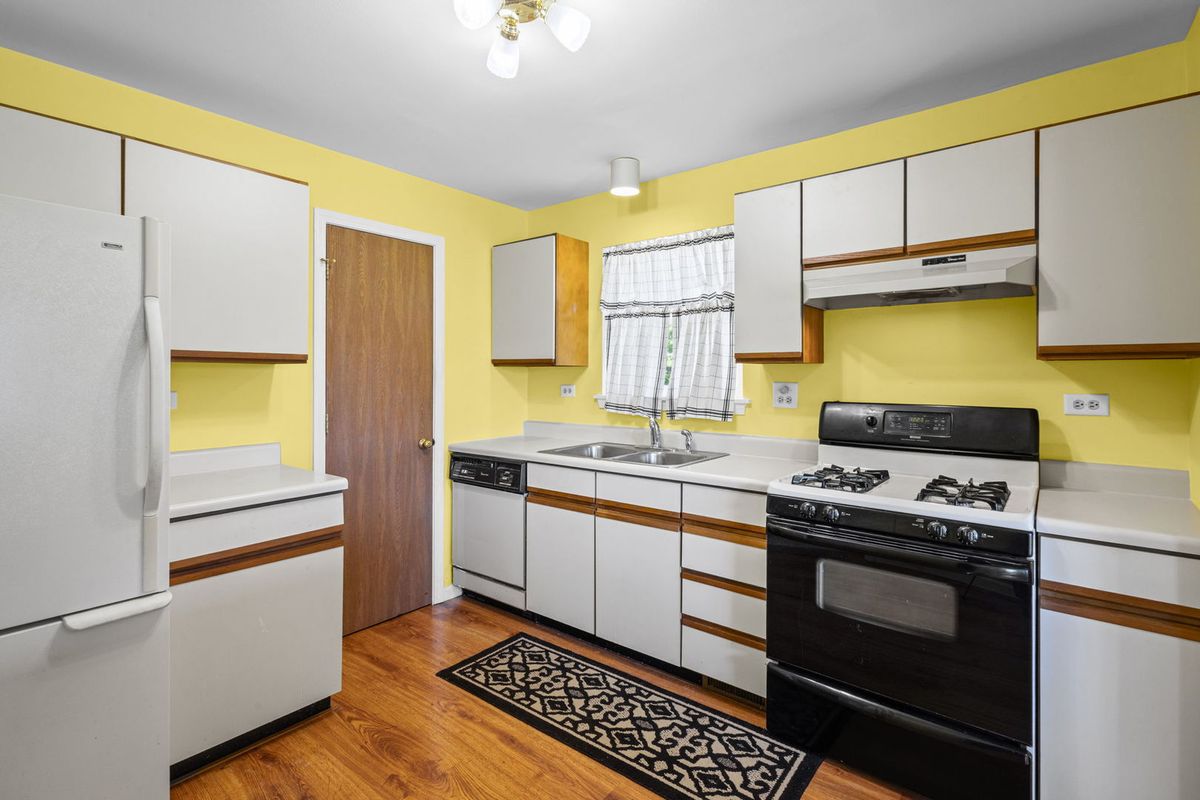1194 Ballantrae Place #B, Mundelein, IL 60060
