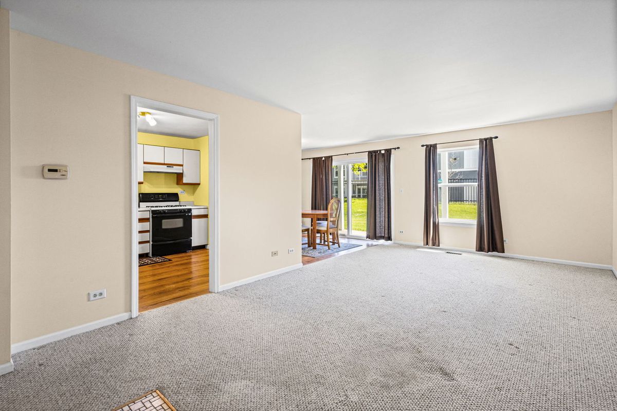 1194 Ballantrae Place #B, Mundelein, IL 60060
