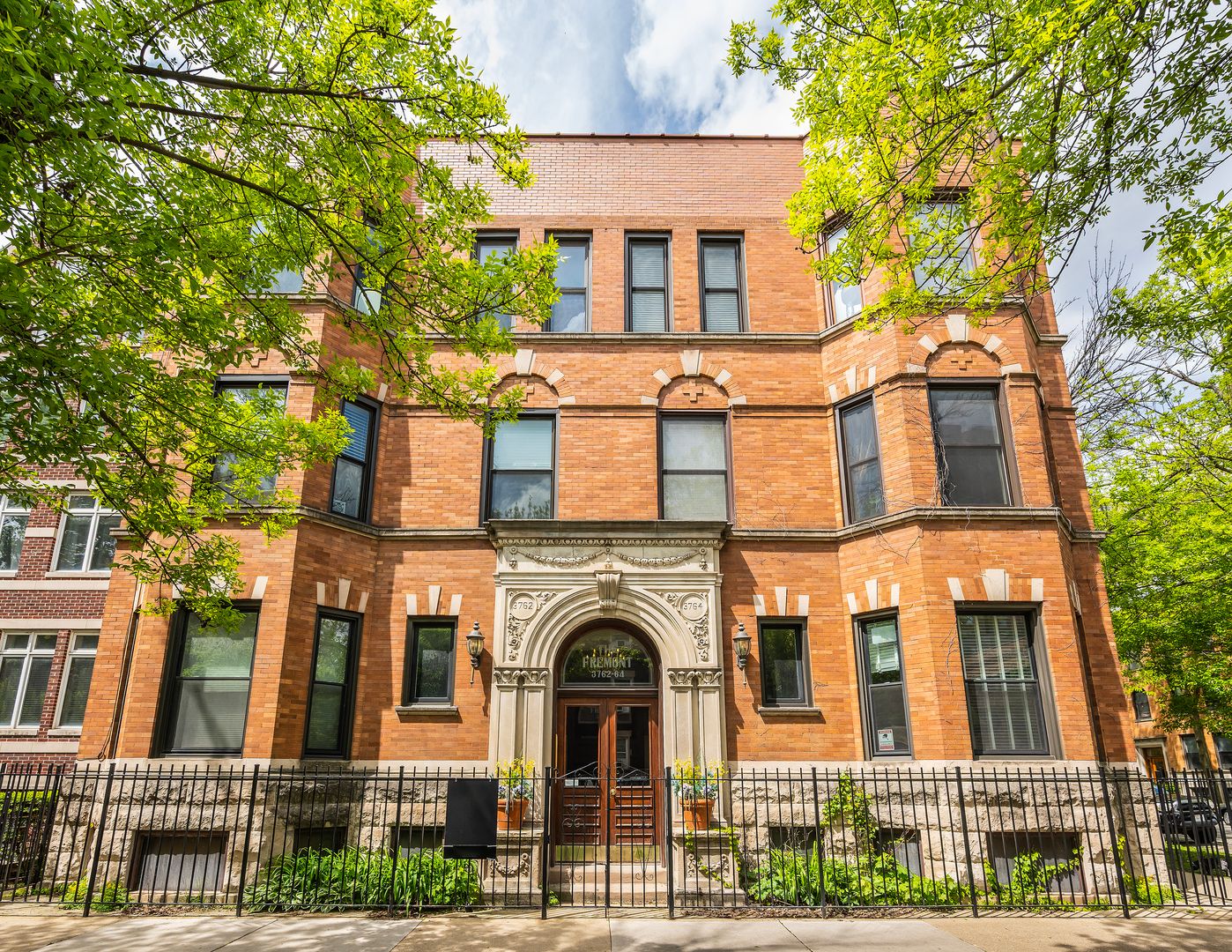 3762 N FREMONT Street #1S — Chicago, IL 60613