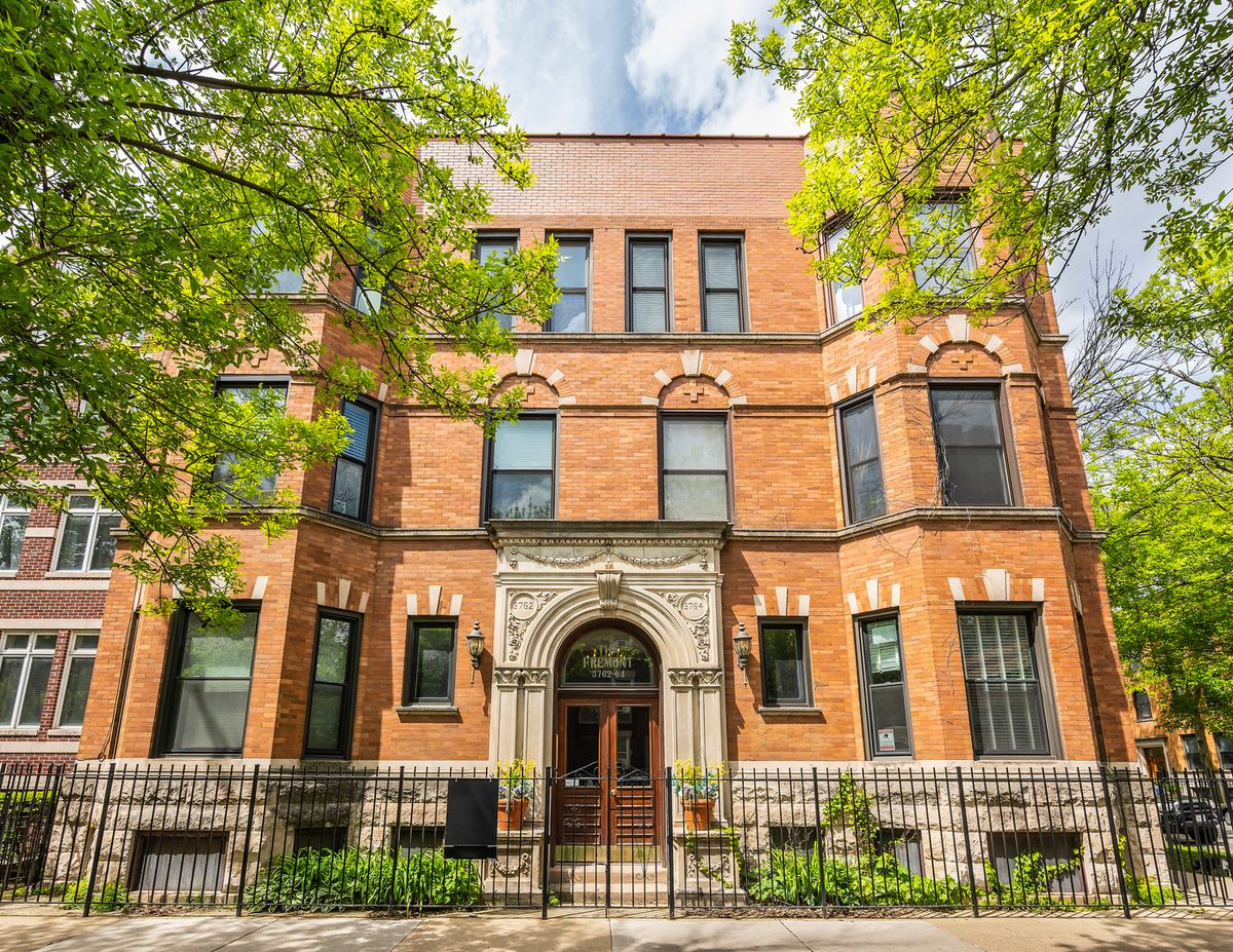 3762 FREMONT Street, Chicago, IL 60613