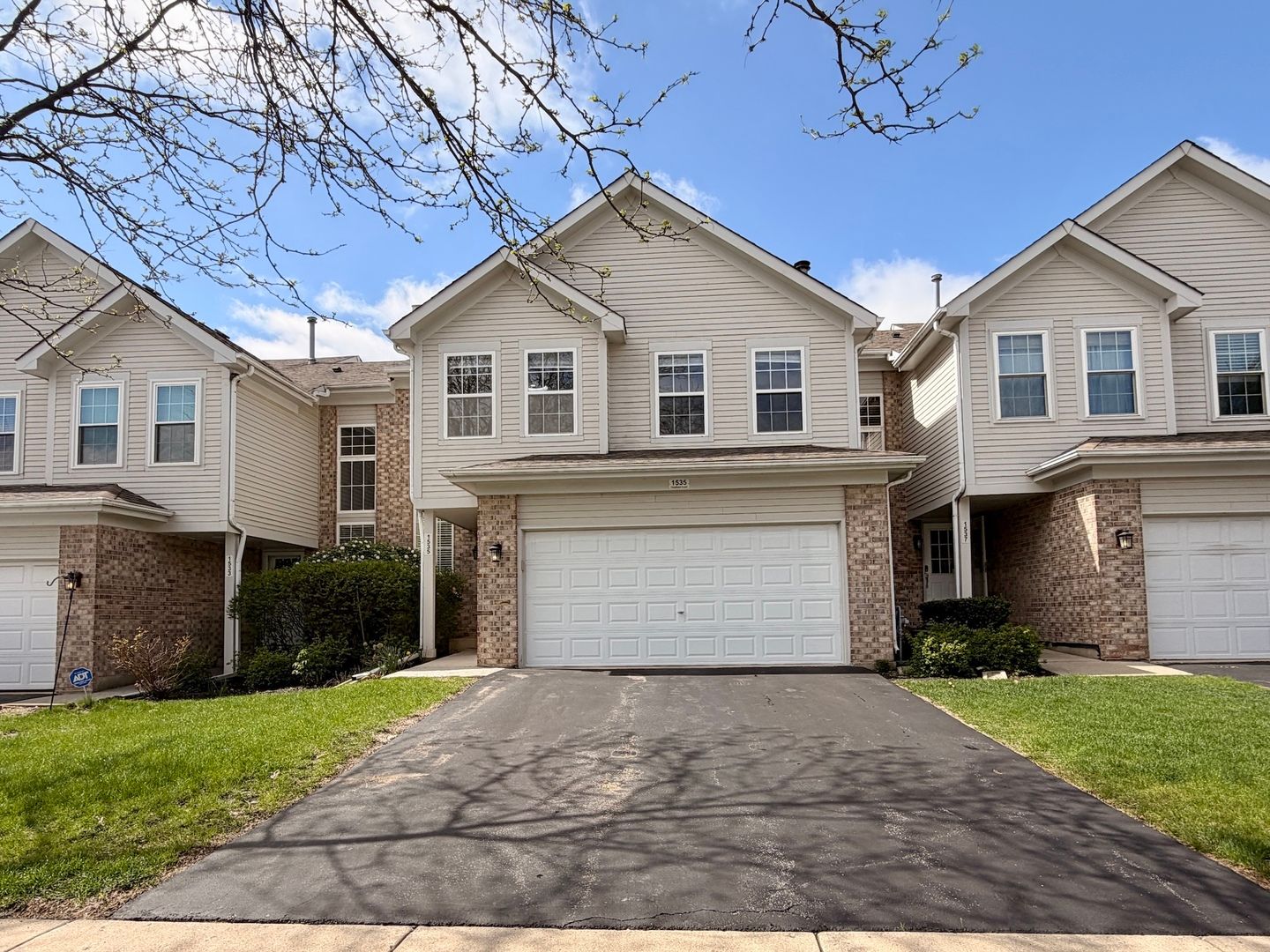 1535 Chatfield Court — Roselle, IL 60172
