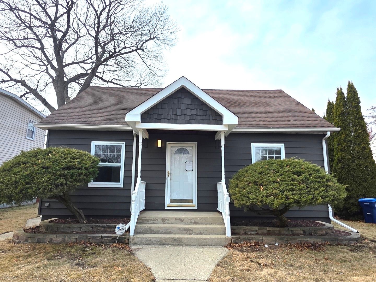 1738 Seymour Avenue — North Chicago, IL 60064