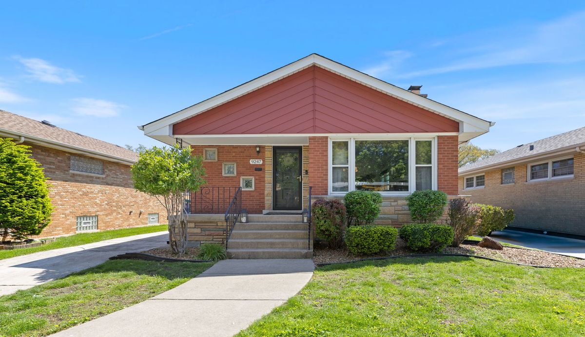 9247 Ridgeway Avenue, Evergreen Park, IL 60805